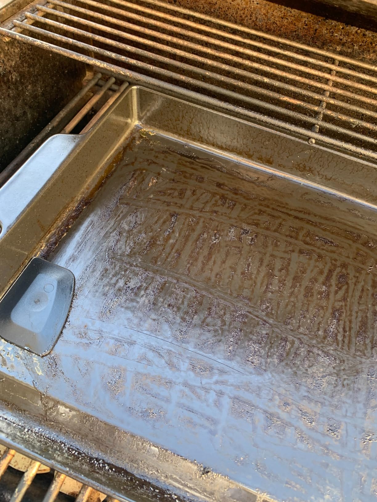 Lodge Pan Scrapers. Handheld Polycarbonate Cast Iron Pan Cleaners. (2-Pack. Red/Black) customer photo 2