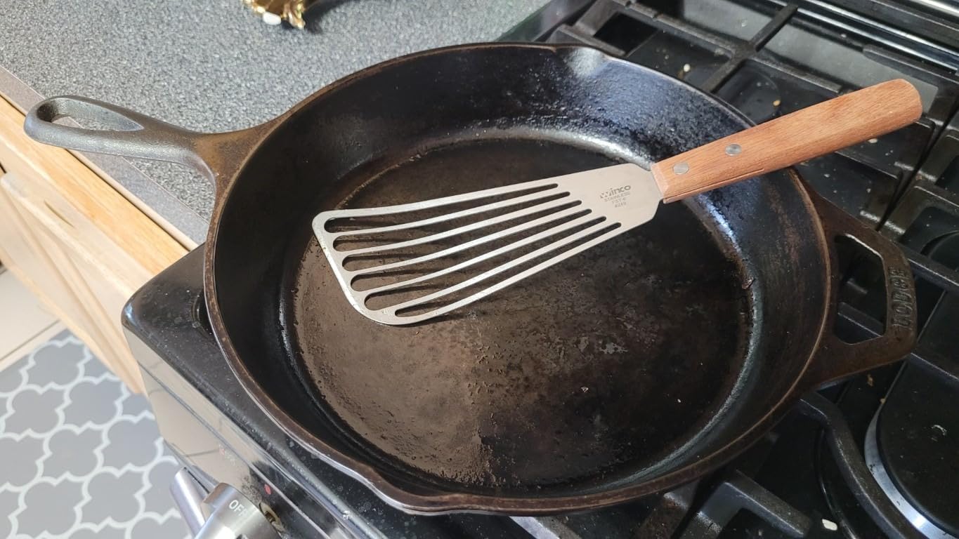 Winco Fish Spatula, Wooden Hdl, 6.5