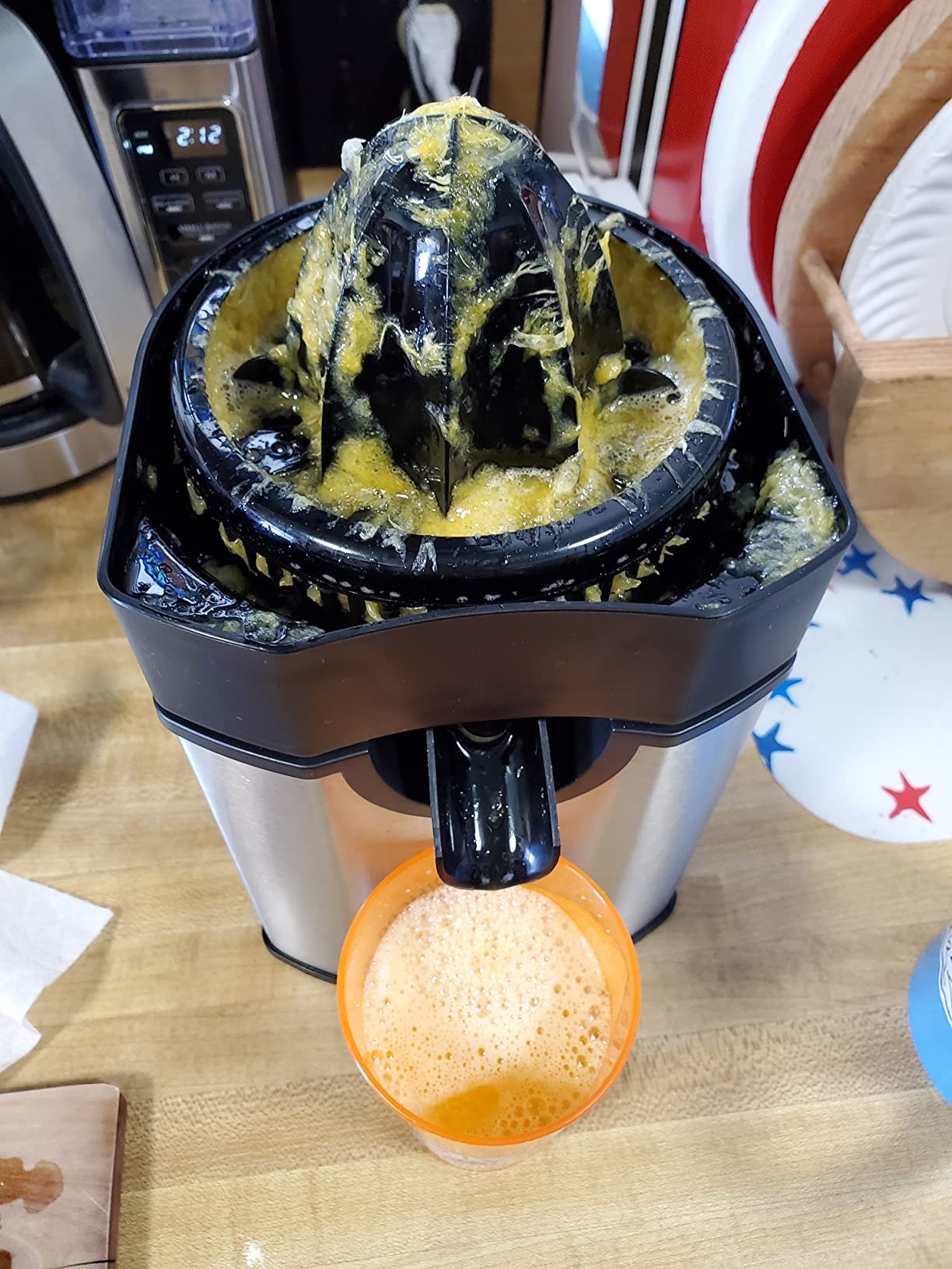 Cuisinart Pulp Control Citrus Juicer, Orange Juicer Squeezer and Lemon Squeezer with 3 Pulp Control Settings, Accommodates Small Limes and Large Grapefruits, CCJ-500P1, Black/Stainless Steel customer photo 1