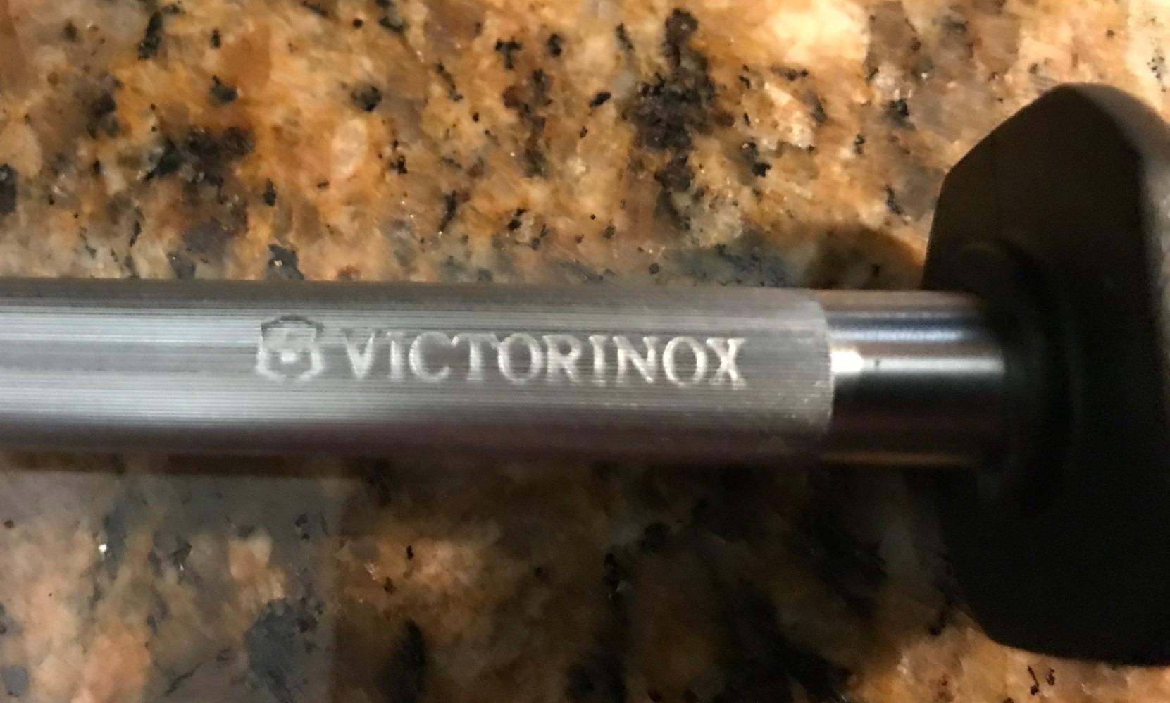 Victorinox Swiss Army Cutlery Swiss Classic Fibrox Honing Steel, 10-Inch, Multicolor (6.8002.US1) customer photo 2
