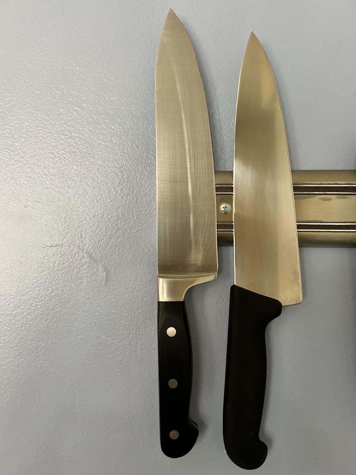 Victorinox Fibrox Pro Chef's Knife, 8 Inch - Swiss Army Kitchen Knife, High Carbon Stainless Steel Blade, Non-Slip Fibrox Handle, Dishwasher Safe, Black customer photo 1