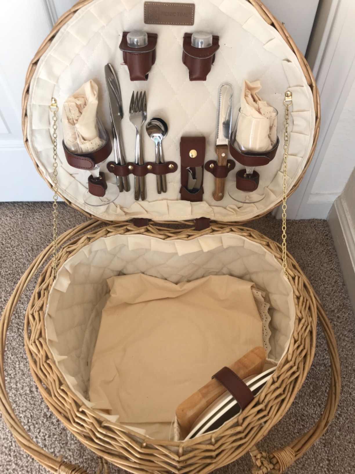 PICNIC TIME Heart Picnic Basket for 2, Wicker Basket with Handle, Complete Deluxe Service for Two, Handwoven Willow Construction customer photo 2