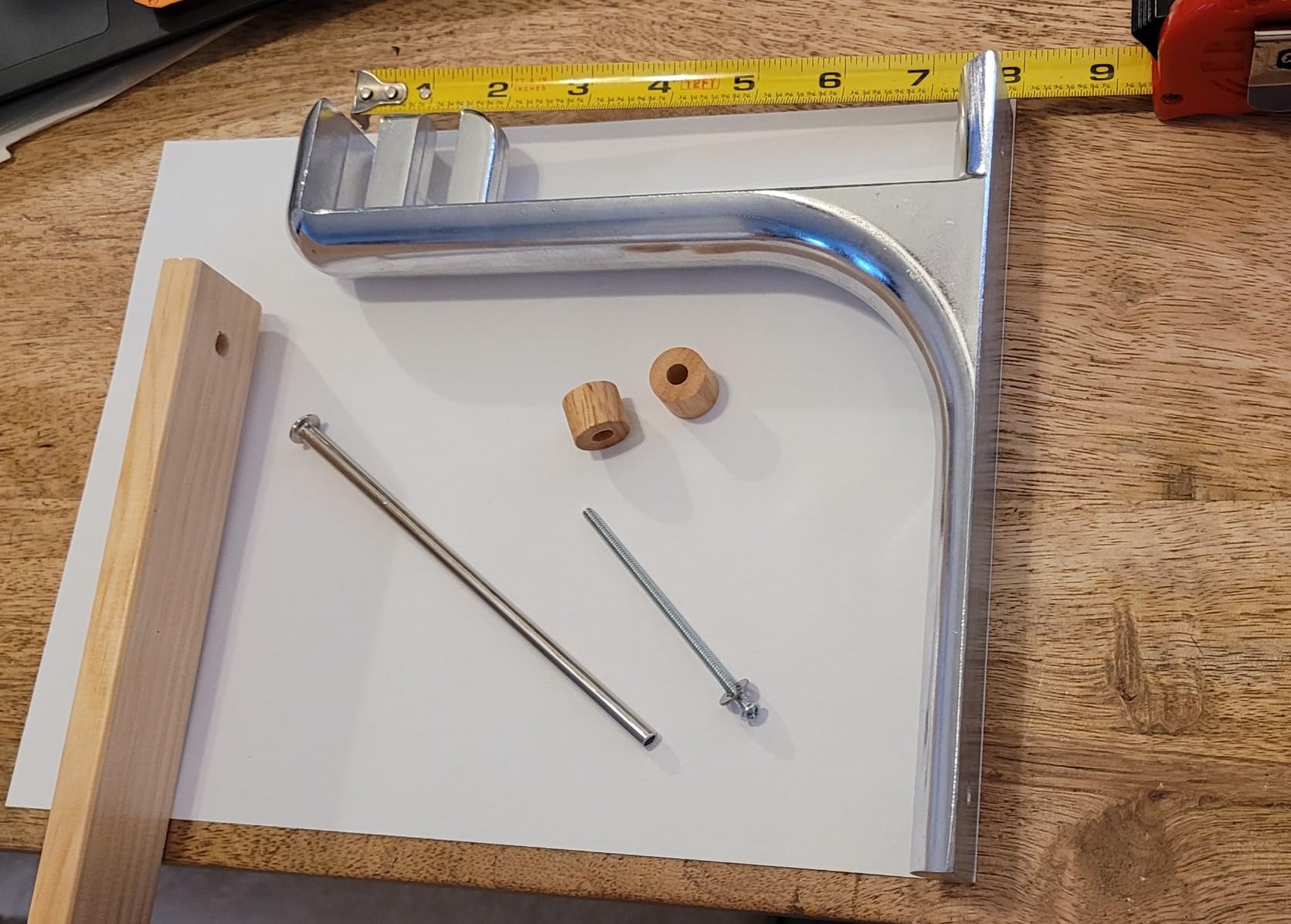 Cooks Standard Ceiling Mounted Wooden Pot Rack with Metal Grate, Movable Tracks Type Hanging Pot Rack with Solid Cast Aluminum Hooks for Heavy Duty Cookware, 24 x 18-inch customer photo 2