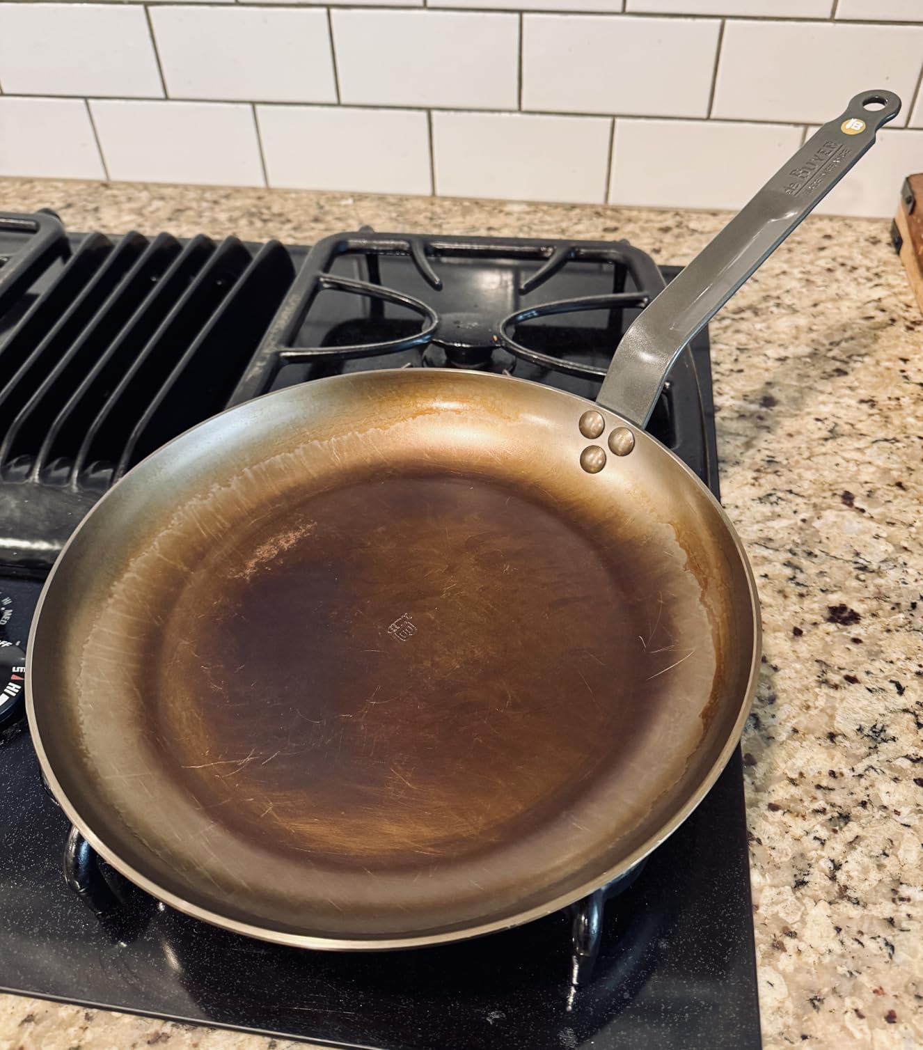 de Buyer MINERAL B Carbon Steel Omelette Pan - 9.5