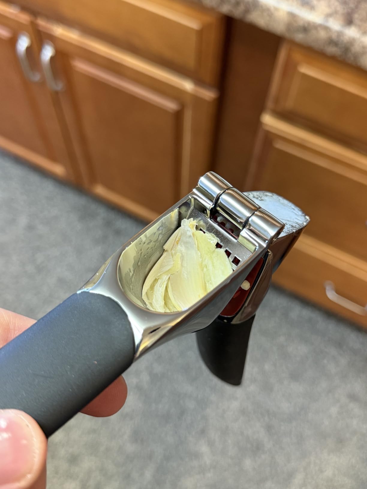 OXO Good Grips Heavy Duty Garlic Press, Die-Cast Zinc, Black customer photo 2