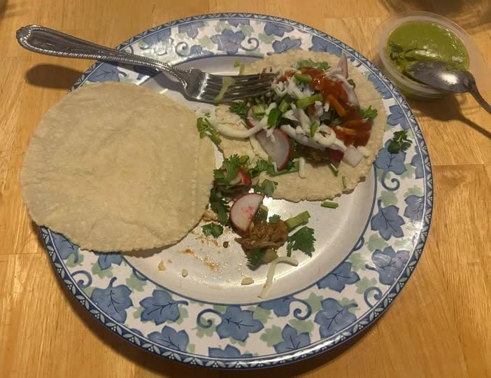 Victoria 8 Inches Cast Iron Tortilla Press, Roti Maker and Tortilladora, Pataconera Seasoned with Flaxseed Oil, Made in Colombia, Traditional Style, Black customer photo 1