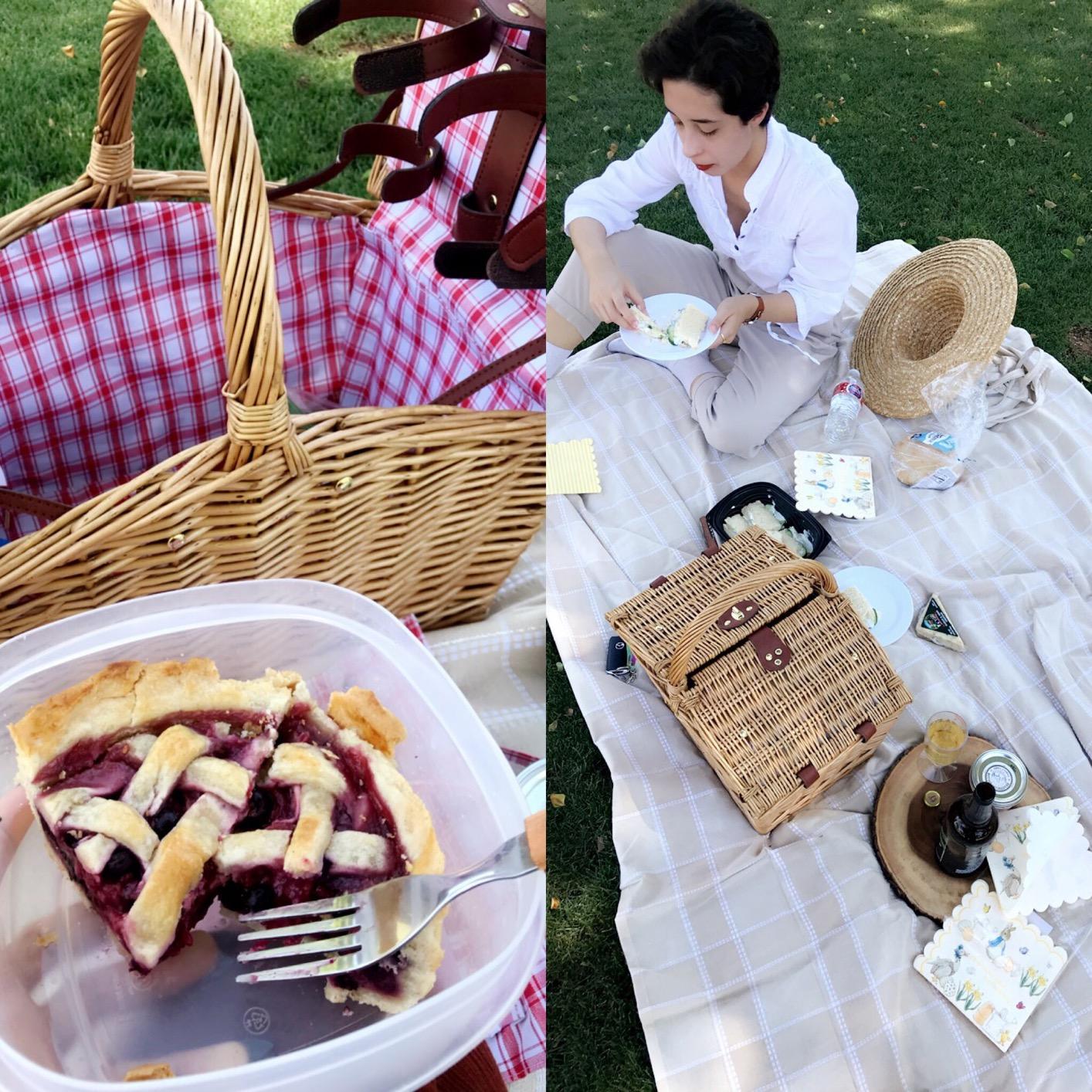 PICNIC TIME Piccadilly Picnic Basket for 2, Romantic Vintage English-Style Wooden Basket, Complete Deluxe Service for Two customer photo 1