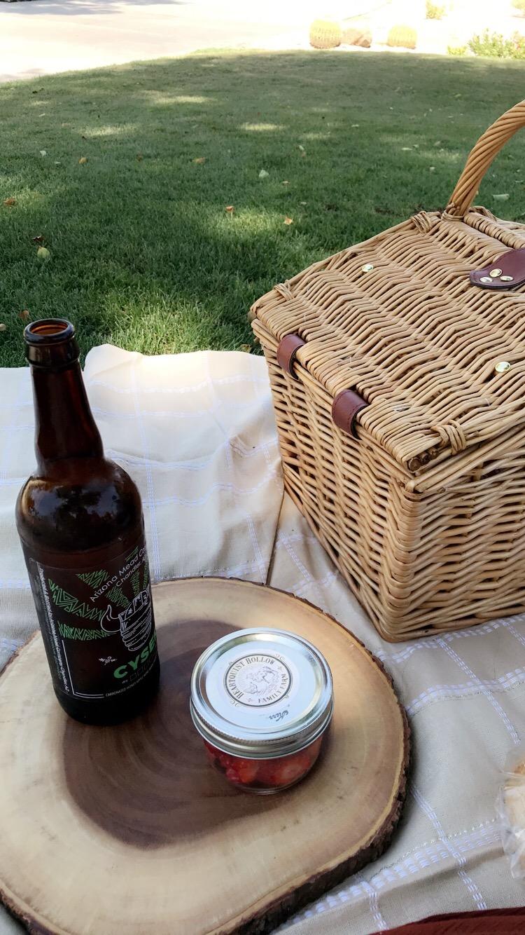 PICNIC TIME Piccadilly Picnic Basket for 2, Romantic Vintage English-Style Wooden Basket, Complete Deluxe Service for Two customer photo 2