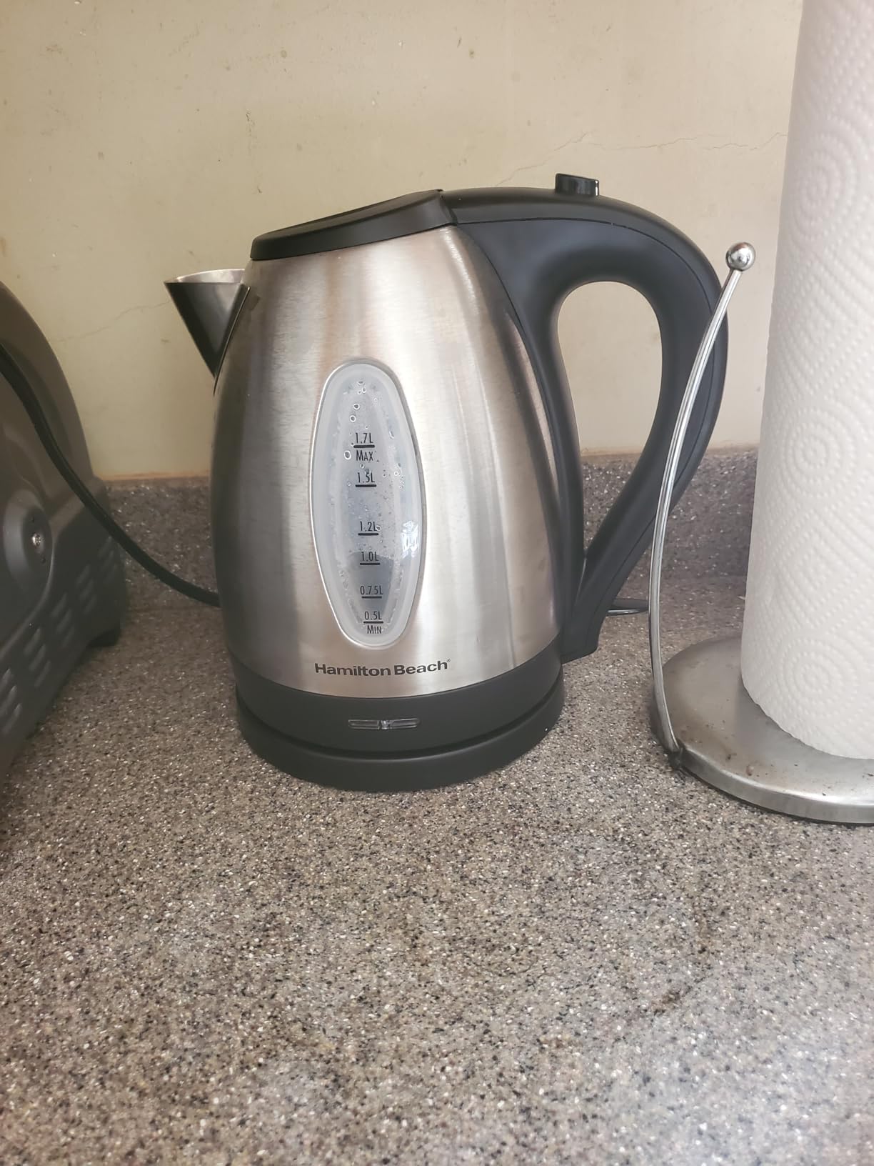 Hamilton Beach Electric Tea Kettle, Water Boiler & Heater, 1.7 Liter, Cordless Serving, 1500 Watts for Fast Boiling, Auto-Shutoff and Boil-Dry Protection, Stainless Steel (40880) customer photo 1