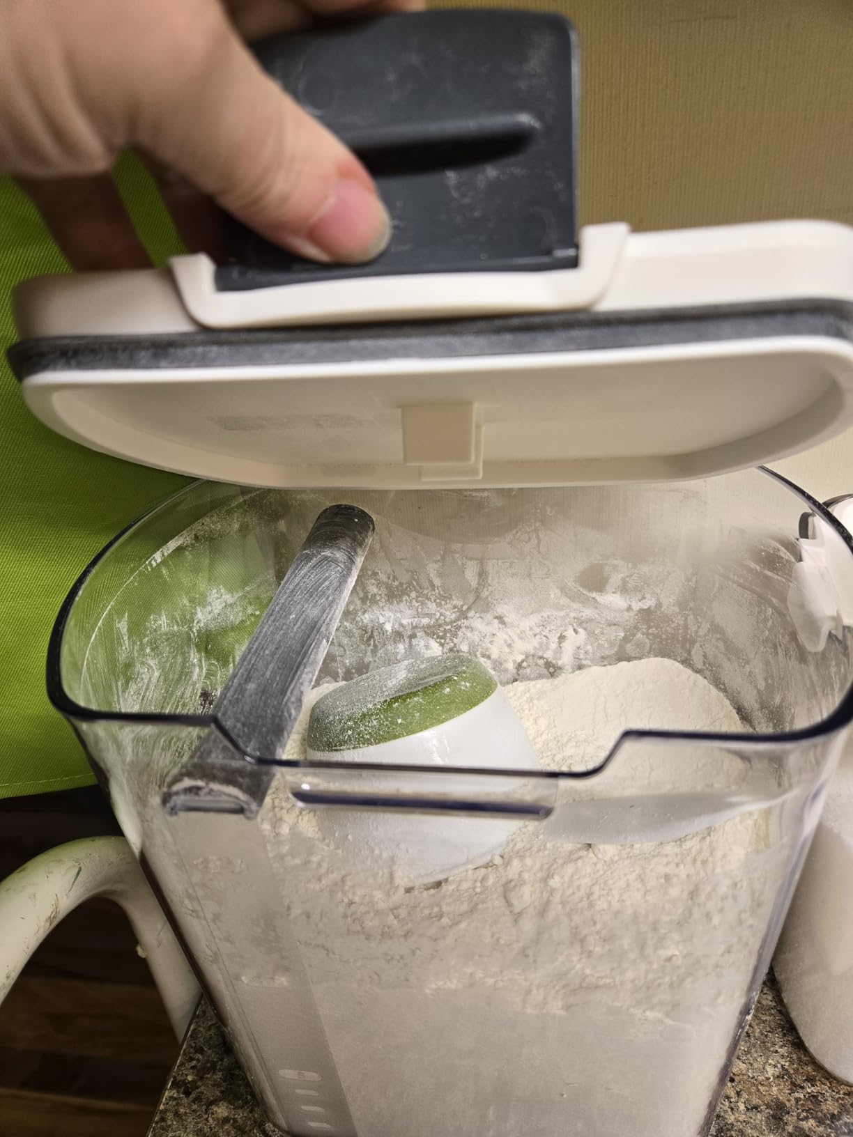 ProKeeper Flour Storage Container, 4-Quart, BPA-Free Plastic, Dishwasher Safe customer photo 1