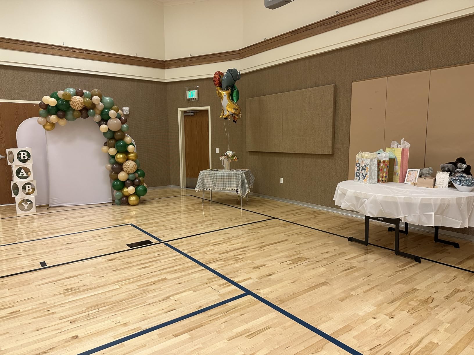 12-Pack Premium Plastic Tablecloth 84in. Round Table Cover - White customer photo 1