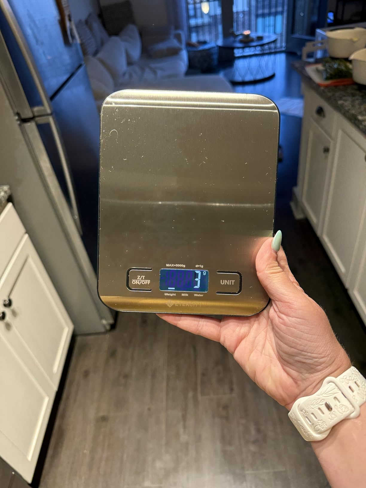 Etekcity Food Kitchen Scale, Digital Grams and Ounces for Weight Loss, Baking, Cooking, Keto and Meal Prep, LCD Display, Medium, 304 Stainless Steel customer photo 1