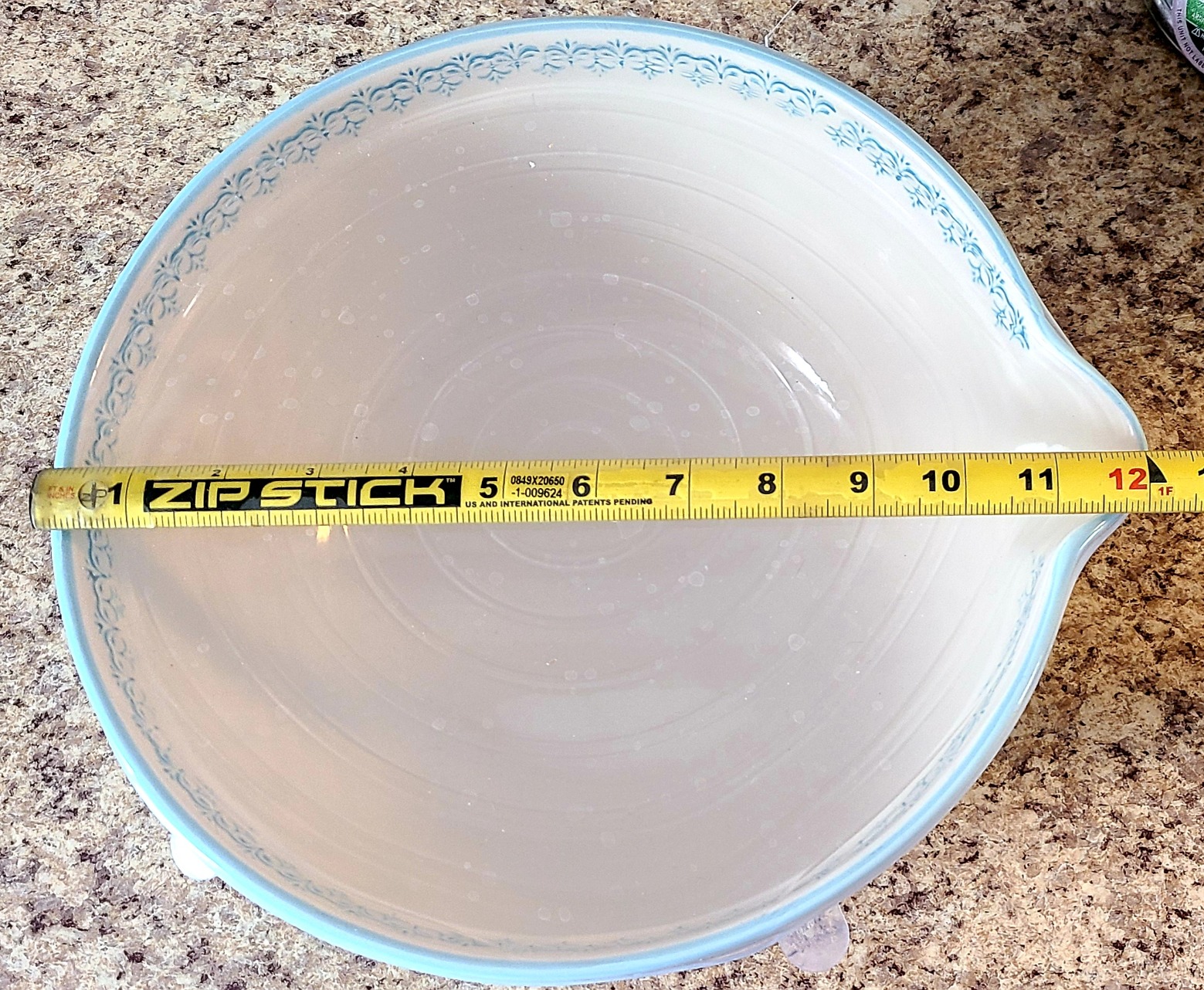 Modfamily Silicone Stretch Lids (7 pack, includes EXCLUSIVE XL SIZE), Reusable, Durable & Expandable to Fit Many Container Sizes & Shapes. Superior for Keeping Food Fresh, Dishwasher & Freezer Safe customer photo 1