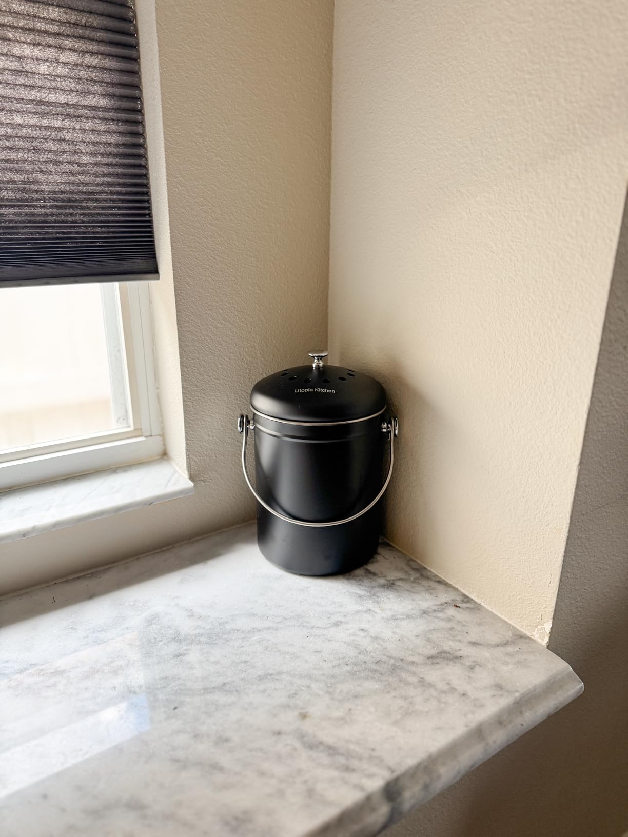 Utopia Kitchen Countertop Compost Bin Kitchen with Charcoal Filter -1.3gallon Stainless Steel Kitchen Compost Bin Countertop - Ideal Kitchen Essentials or Small Composter for Under The Sink Trash customer photo 1