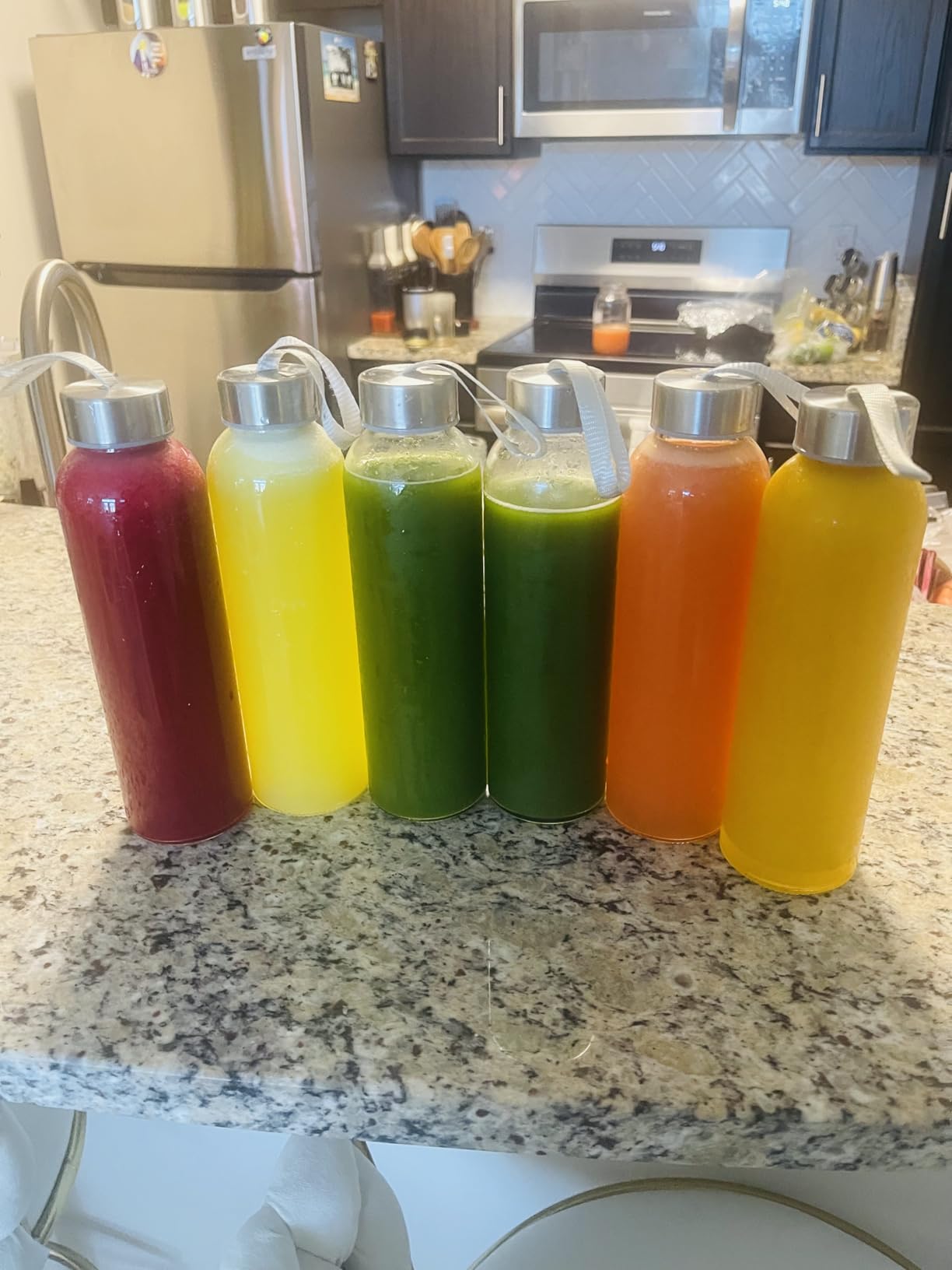 Chef's Star 18 Oz Glass Water Bottles, Glass Drinking Bottle with Protection Sleeve, Juice Bottles with Stainless Steel Leak Proof Lids, Pack of 6 customer photo 1