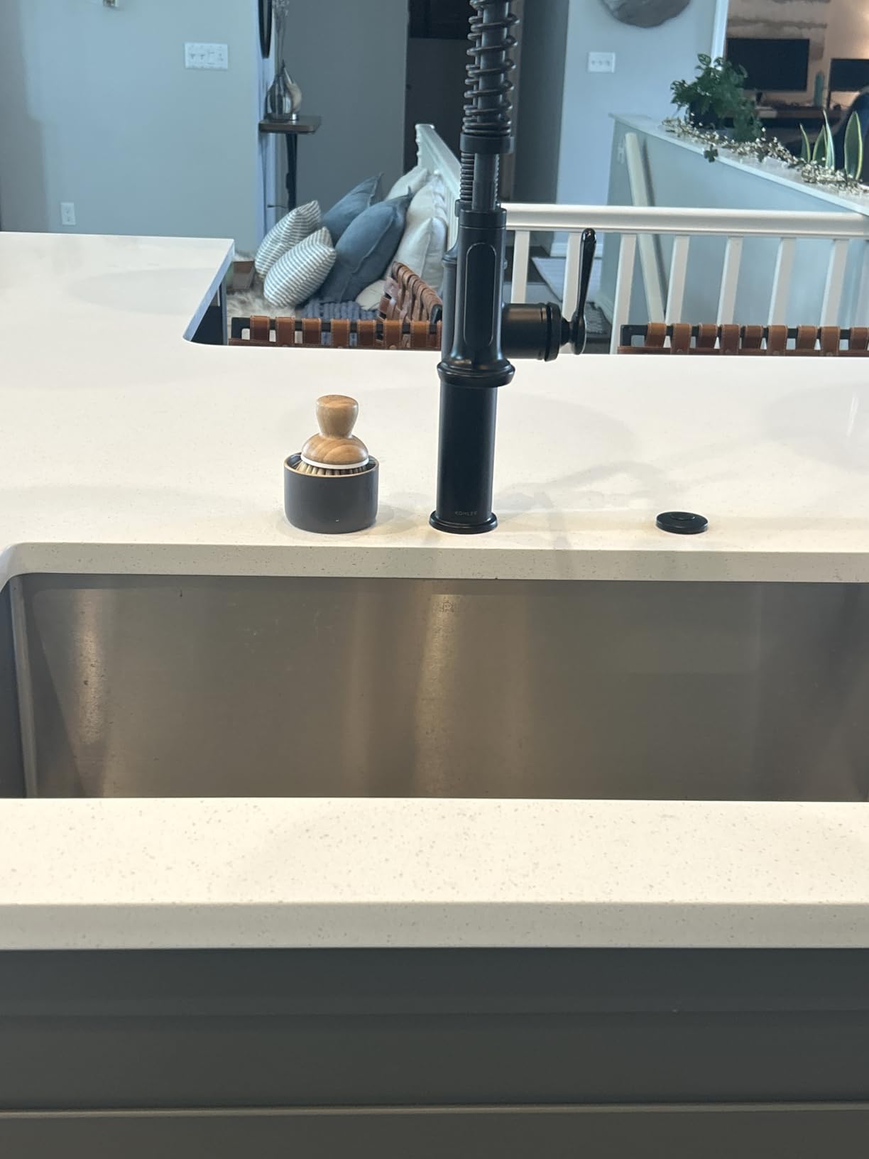 Full Circle Bubble Up Bamboo Dish Brush - Family Safe, Formaldehyde-Free - Ergonomic Palm Scrubber with Handle for Kitchen Cleaning, Dish Scrub Brush for Nonstick, Cast Iron & Sink, White customer photo 2