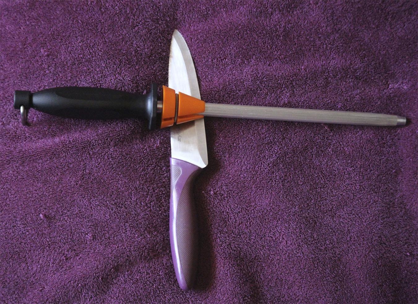 Utopia Kitchen 10 Inch Honing Steel Knife Sharpening Steel Sharpening Rod, Black customer photo 2