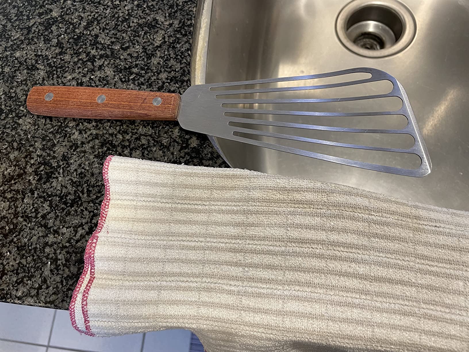 New Star Foodservice 43068 Wood Handle Fish Spatula, 6.5