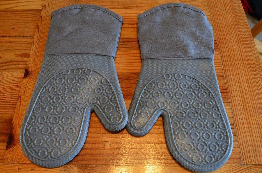 BPA-Free Silicone Oven Mitts Ultra Heat Resistant up to 500F - Oven Mitts with Thick Cotton Liner - Long Slip Resistant Pot Holders, Flexible Oven Gloves - Black 13.7