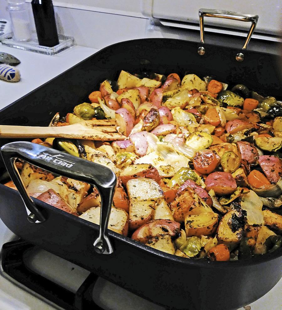 All-Clad HA1 Hard Anodized Nonstick Roaster and Nonstick Rack 13x16 Inch customer photo 2