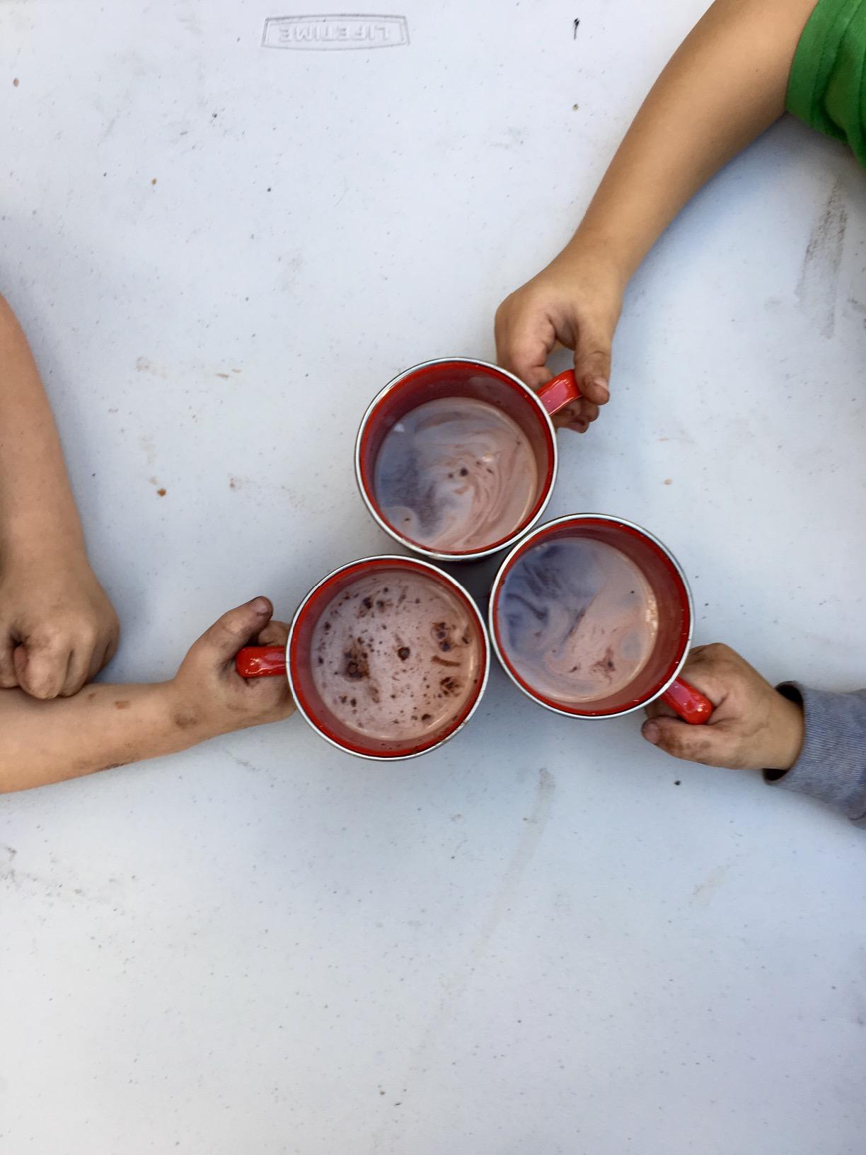 GSI Outdoors Pioneer Enamel 12 Pieces (4-Person) Dish Set I Enamelware Dishes Including Plates, Bowls and Mugs for Camping, Outdoors, RV, Camp, Green customer photo 1