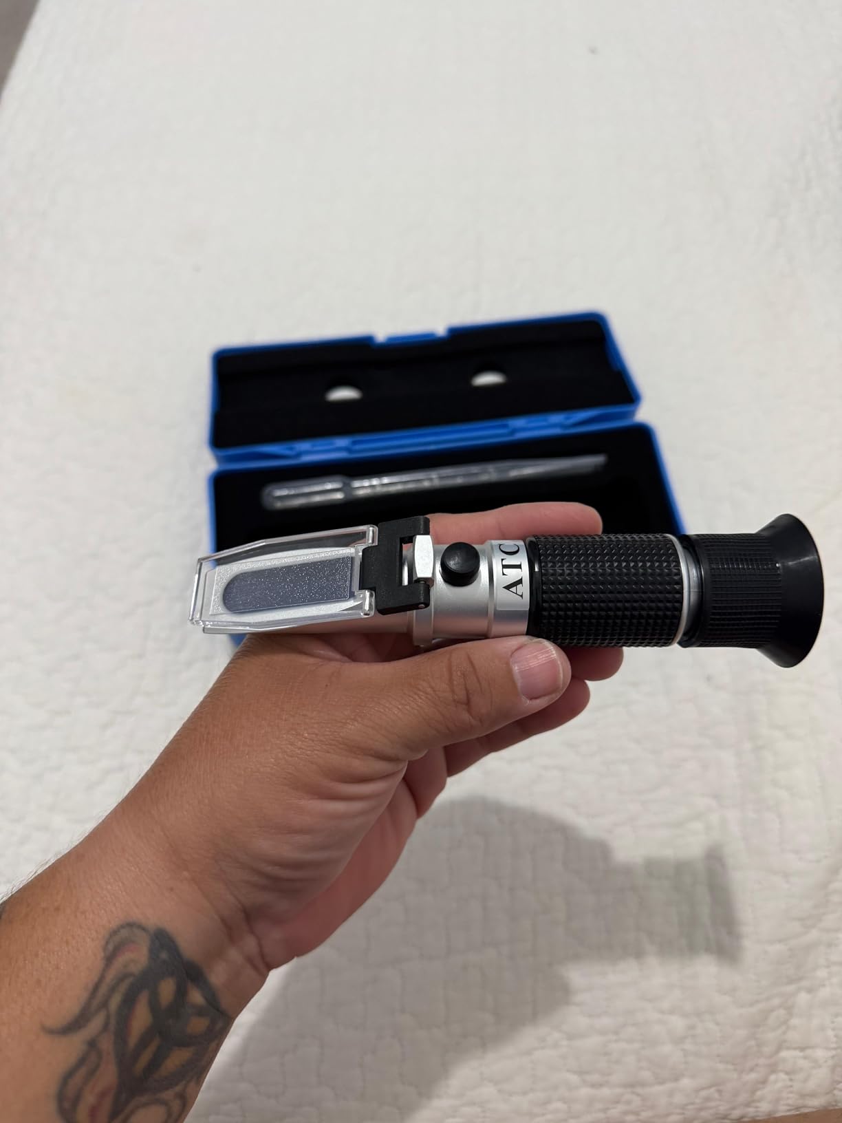 Honey Refractometer for Moisture, Brix and Baume, 3-in-1 Uses, 58-90% Brix Scale Range, Ideal for Honey, Maple Syrup, and Molasses, Bee Keeping Supplies customer photo 2