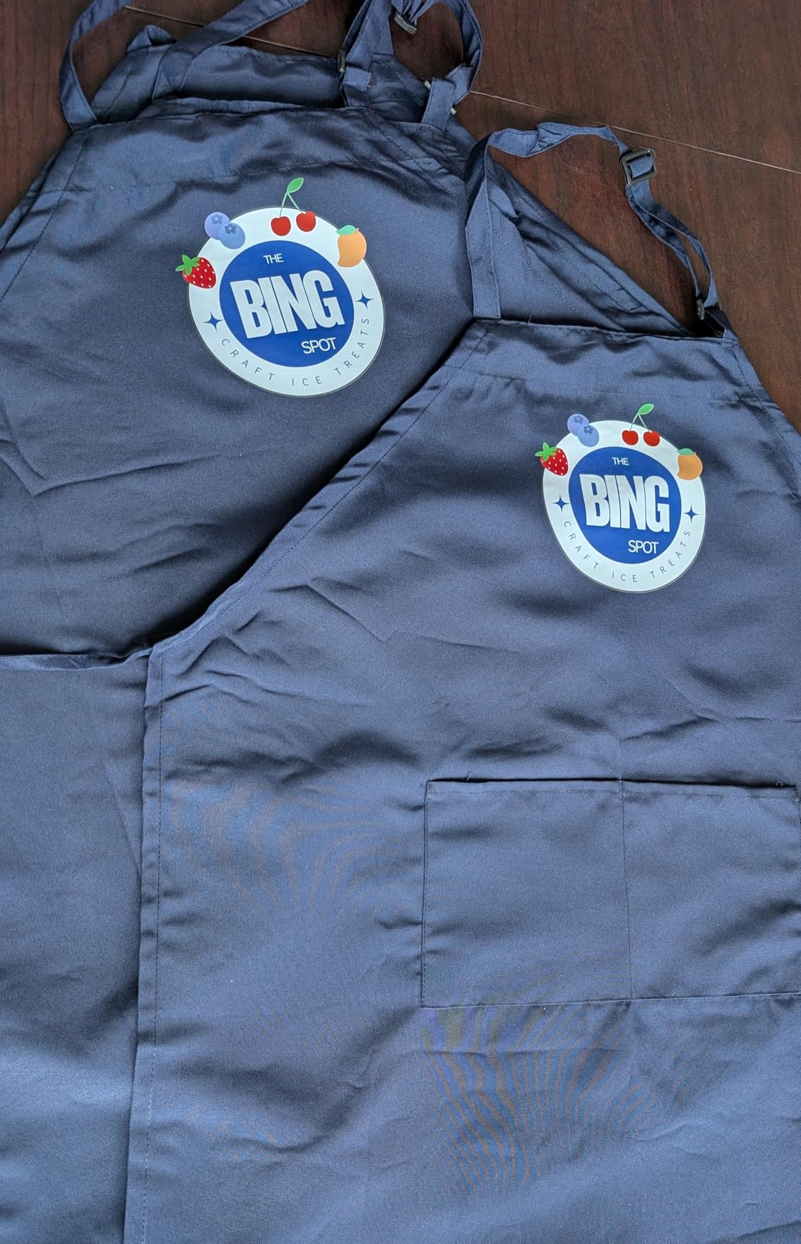 Utopia Kitchen 2 Pack Bib Apron, Adjustable with 2 Pockets, Water and Oil Resistant, Cooking Kitchen Chef Apron for Women Men customer photo 2