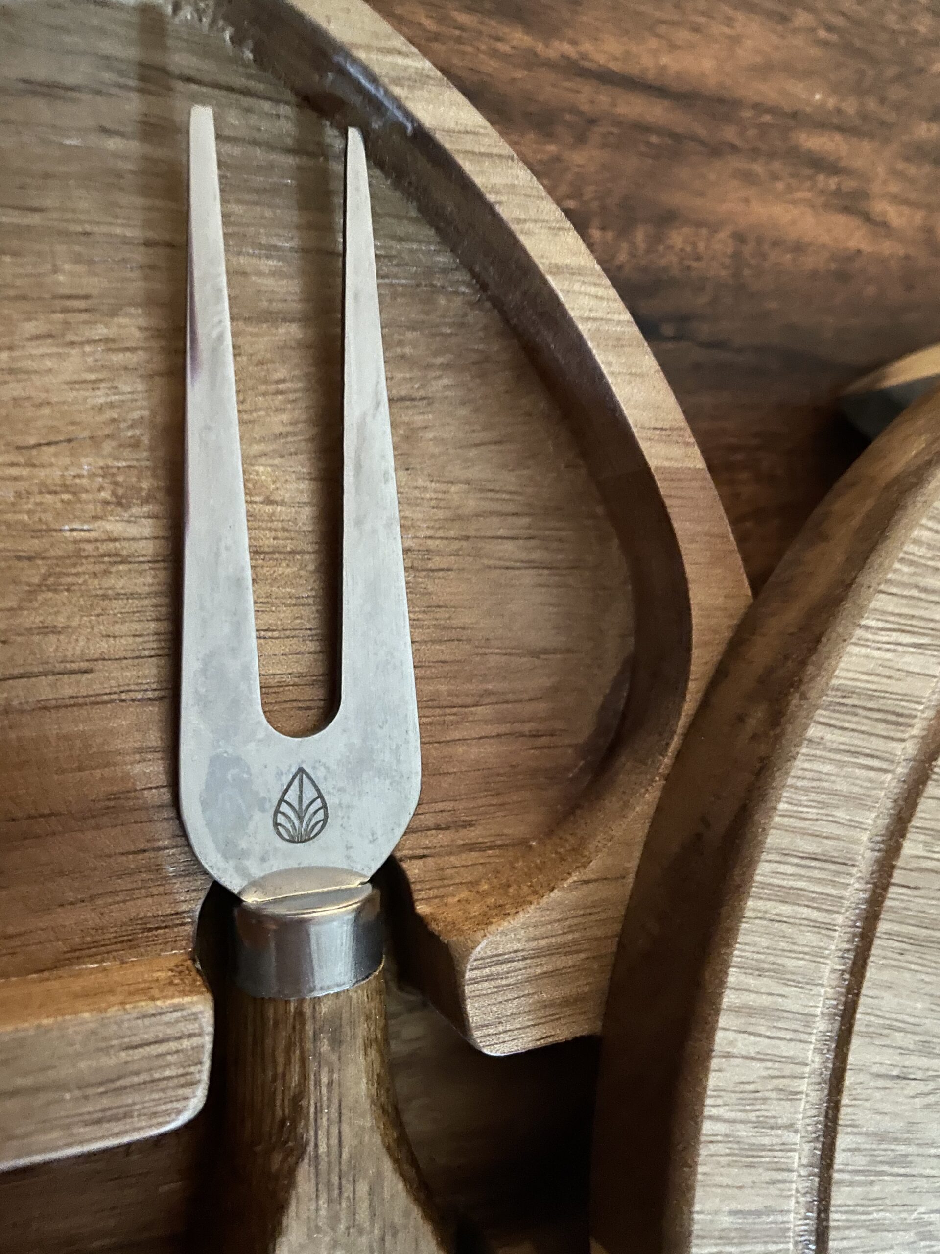 TOSCANA - a Picnic Time brand Acacia Brie Cheese Board and Knife Set - Charcuterie Board Set - Wood Cutting Board, (Acacia Wood) 7.5 Inches customer photo 1