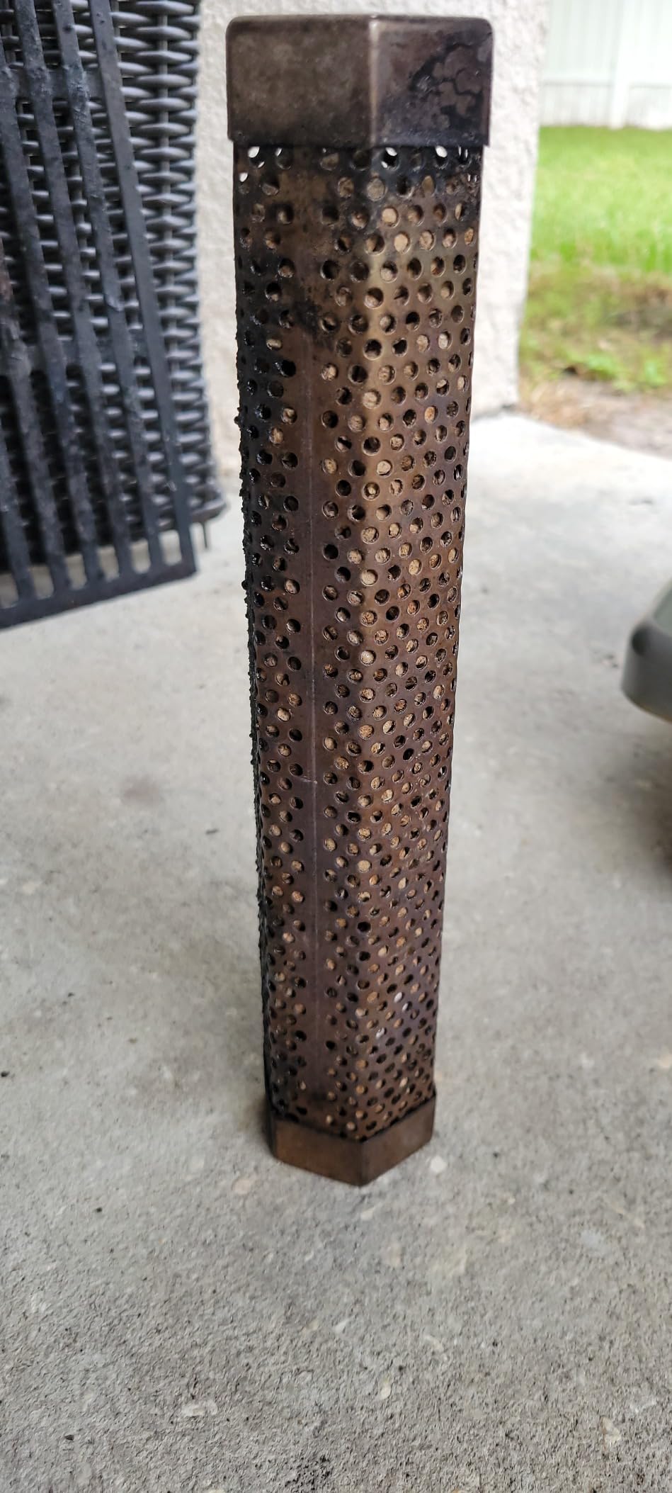 LIZZQ Premium Pellet Smoker Tube 12 inches - 5 Hours of Billowing Smoke - Hot or Cold Smoking - for Any Grill or Smoker - An Easy and Safe Way to Provide Smoking - Free eBook Grilling Ideas & Recipes customer photo 2