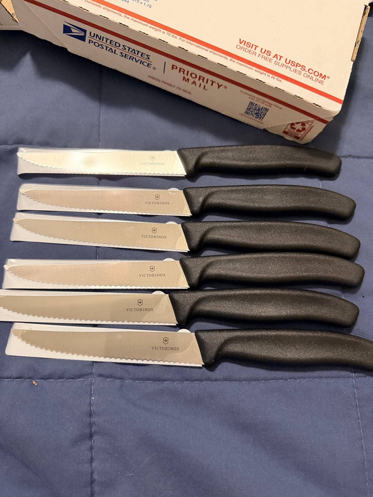 Victorinox 6.7233.6 Swiss Classic Steak Knife Set Ideal for Slicing a Wide Variety of Steak Cuts Serrated Blade in Black, Set of 6 customer photo 2