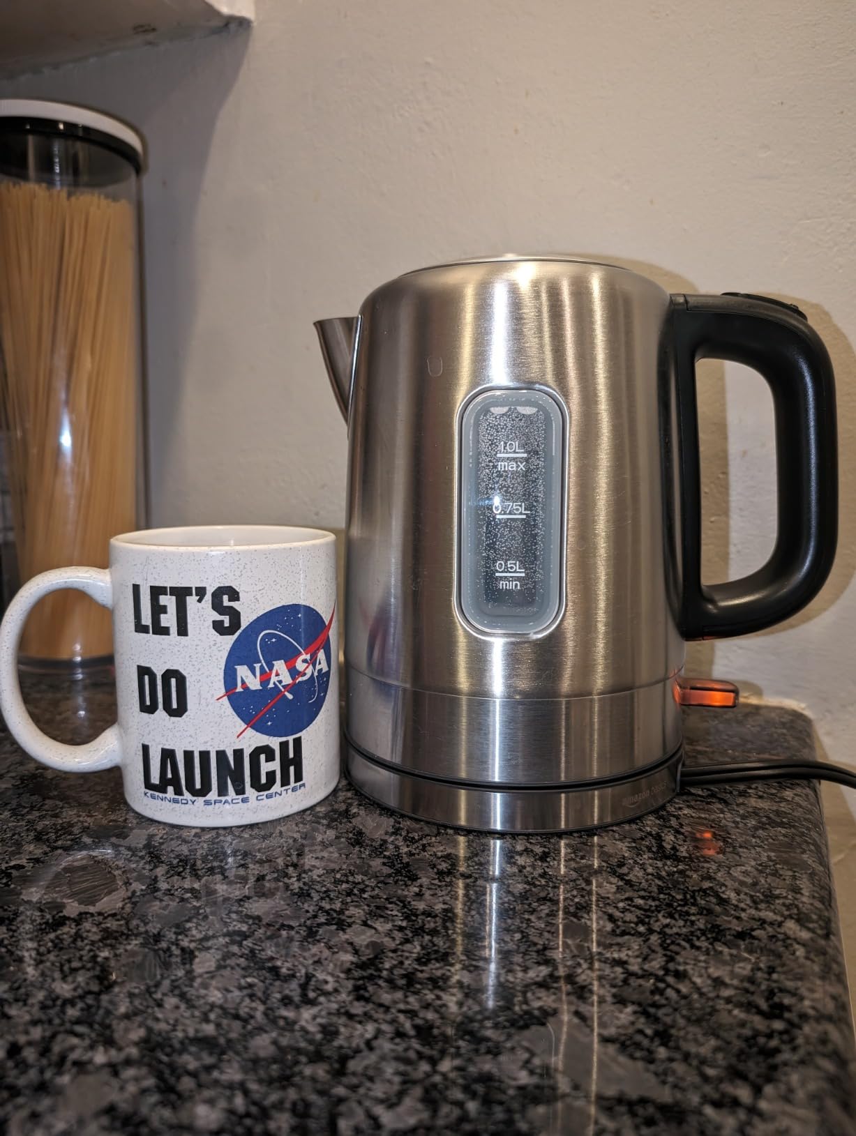 Amazon Basics Electric Stainless Steel Kettle for Tea and Coffee, BPA-Free, Fast Boiling, Auto Shut-Off, 1 Liter, 1500W, Black and Silver customer photo 2