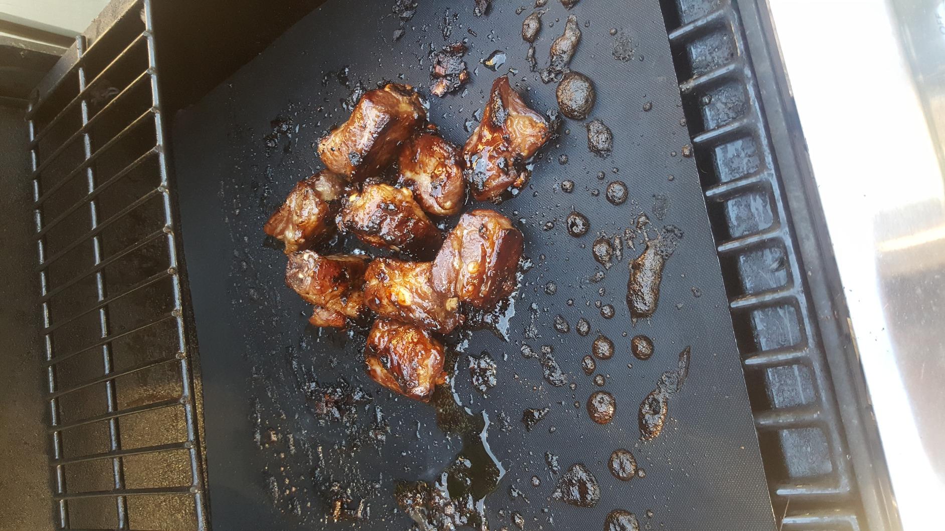 RENOOK Grill Mat Set of 6-100% Non-Stick Reusable Mats for Gas, Charcoal or Electric Grills - Easy to Clean - 15.75 x 13-Inch, Black customer photo 1