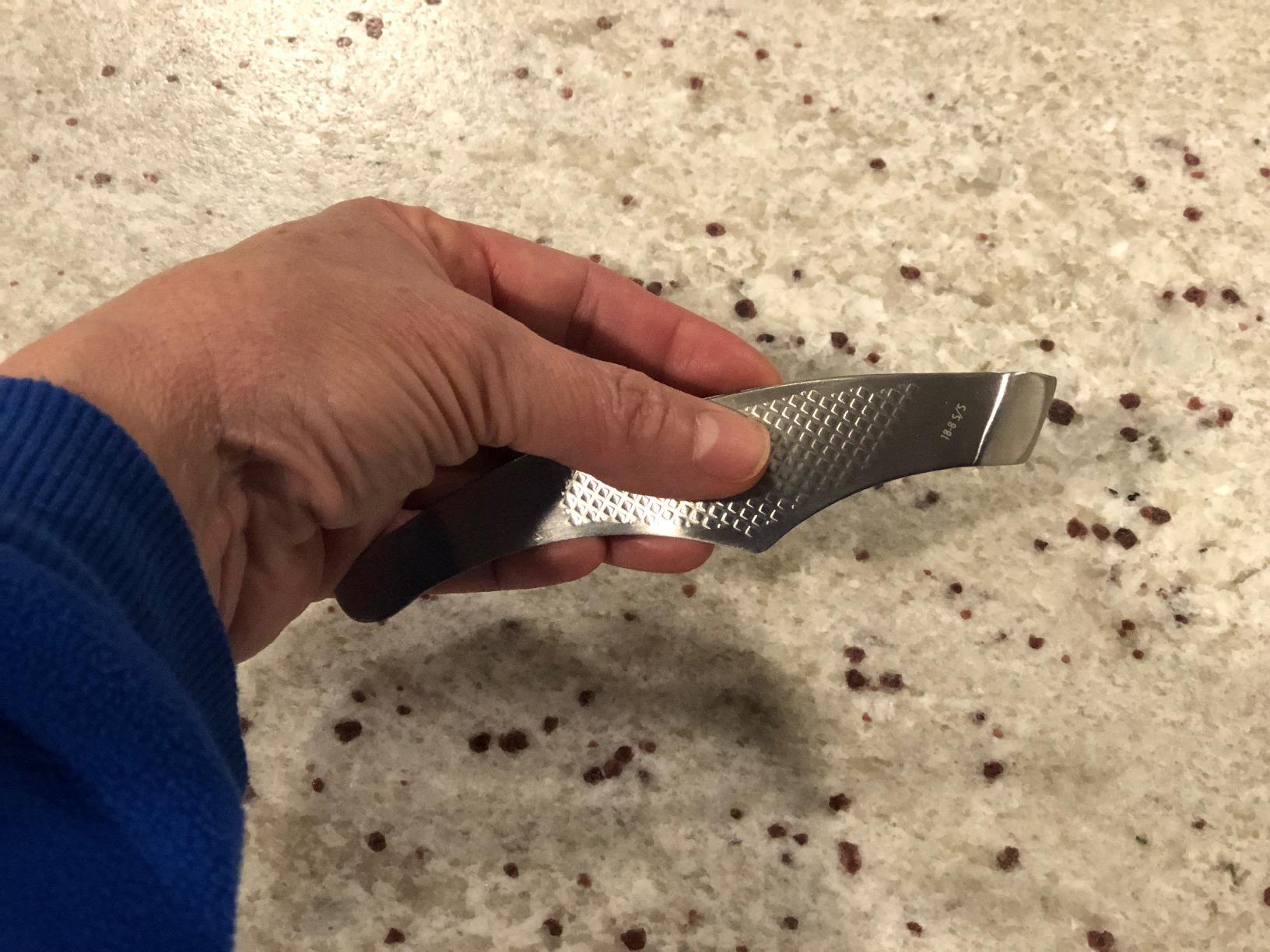 Mercer Culinary Deluxe Fish Bone Tweezer, 5 5/8 Inches, Stainless Steel customer photo 2