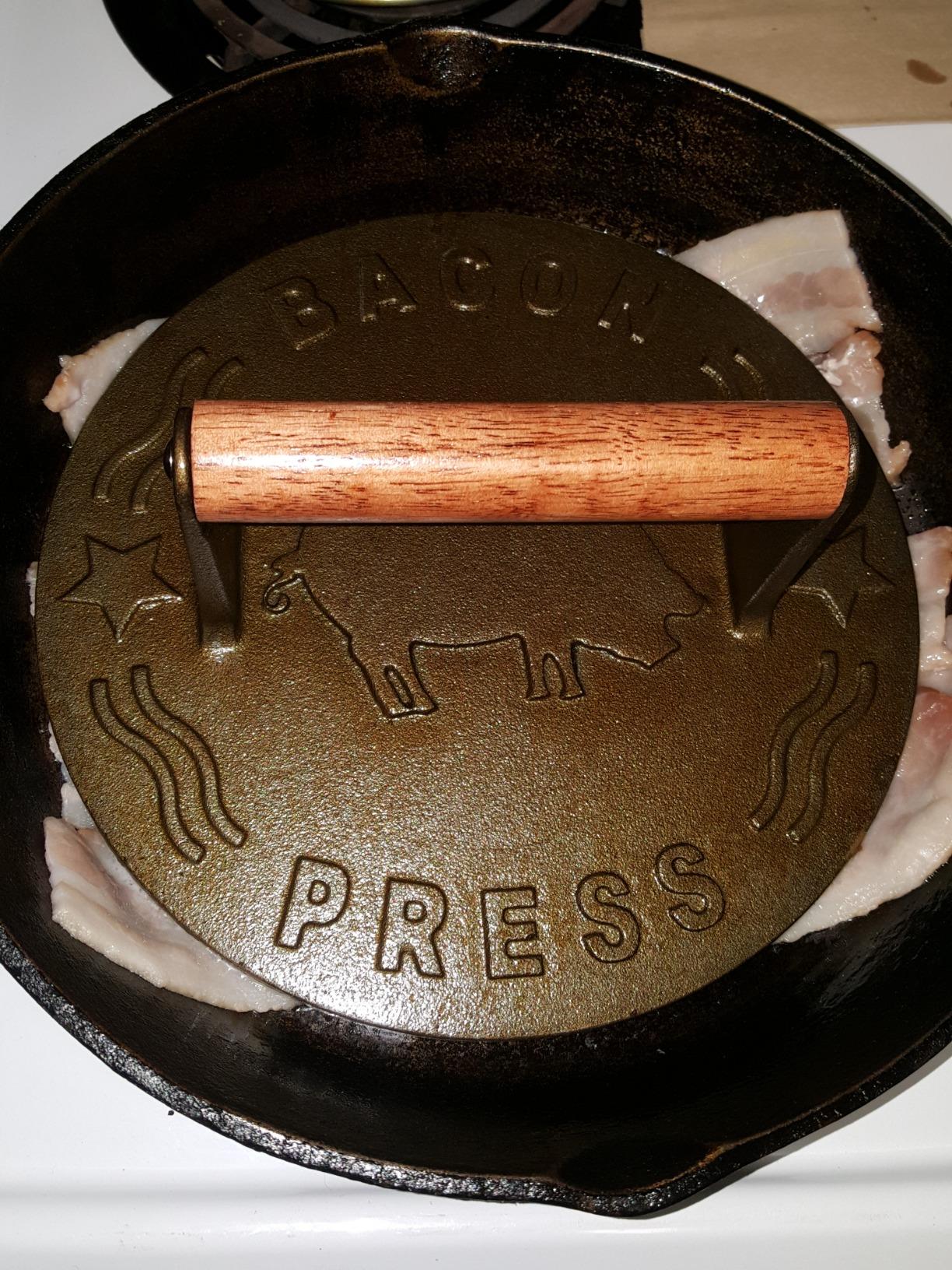 Heavy-Duty Cast Iron Burger Press 7 Inch Round Burger Smasher, Grill Press for Cooking Burgers, Bacon, Sandwiches, Steak, Ground Beef, Meats, Sausages, and So On customer photo 2