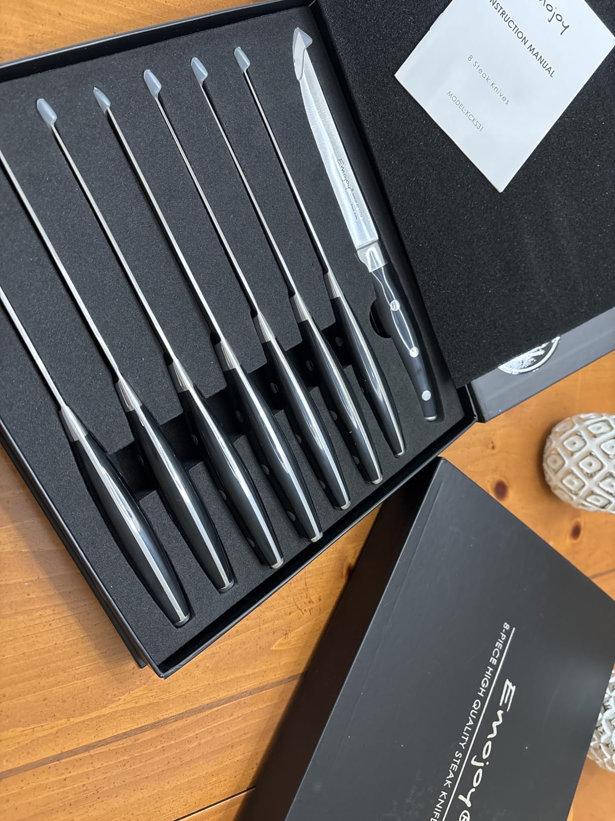 Emojoy Steak Knives, Steak Knife Set of 8, Highly Resistant and Durable German Stainless Steel Serrated Steak Knives with Gift Box customer photo 1