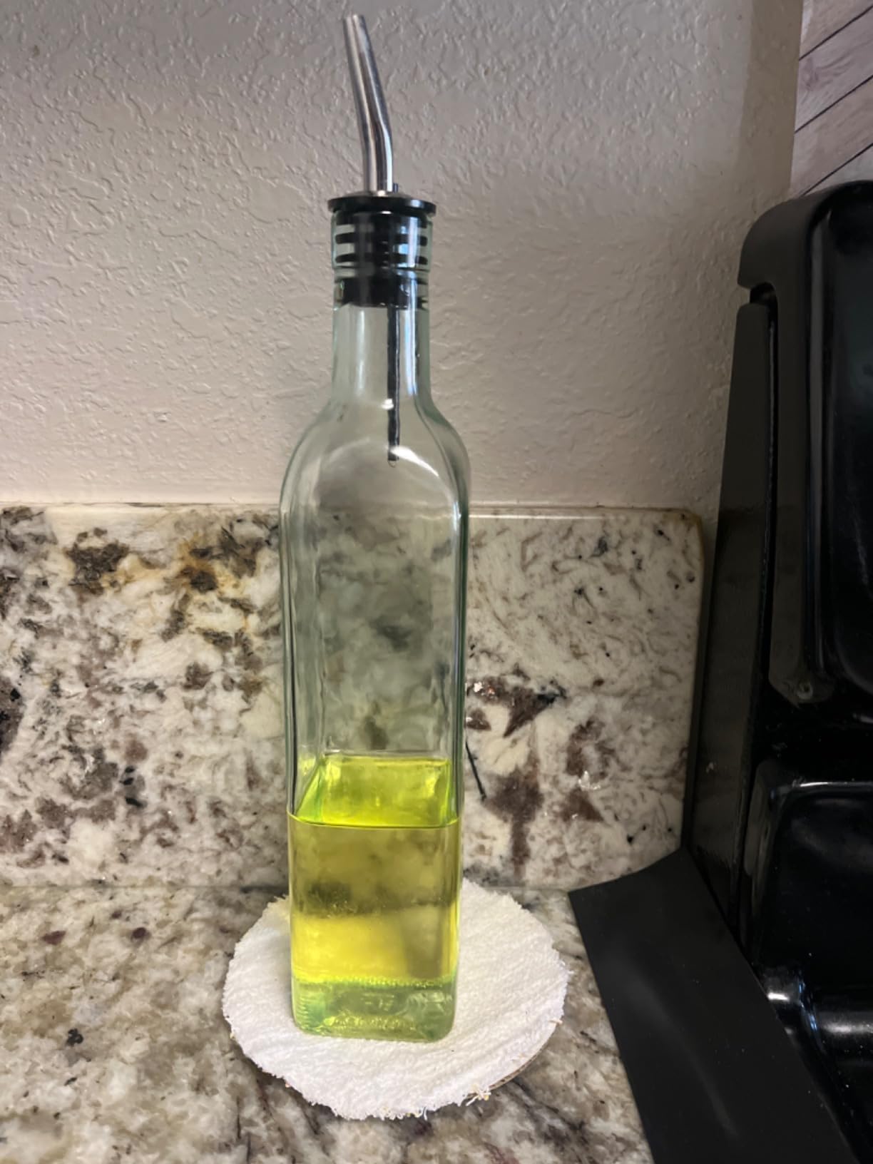 EHOMEA2Z Italian Glass Olive Oil Dispenser Bottle - 16 Oz, Oil and Vinegar Cruet with Stainless Steel Spout for Kitchen, Slight Green Tint (1, 473ml) customer photo 2