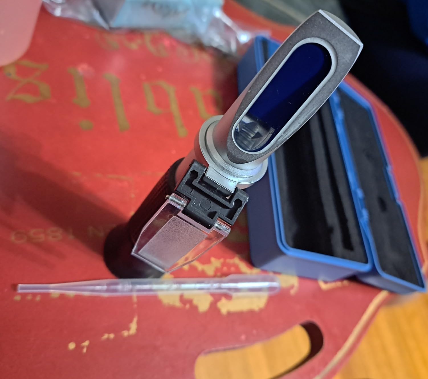 Brix Refractometer with ATC - Tiaoyeer Digital Handheld Refractometer for Beer Wine Brewing, Dual Scale-Specific Gravity 1.000-1.130 and Brix 0-32% customer photo 2