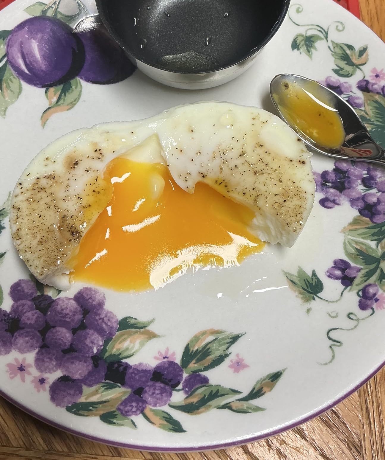 Eggssentials Egg Poacher Insert Stainless Steel Poached Egg Cooker Eggs Poaching Cup PFOA Free Egg Poachers Nonstick, 7.25