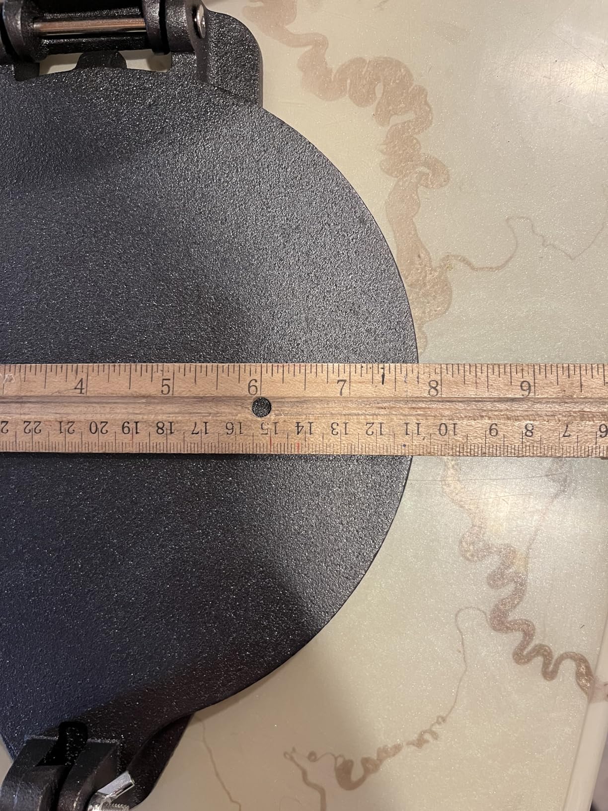 Uno Casa Cast Iron Tortilla Press 8 Inch - Tortilla Maker Press, Pre-Seasoned Roti Maker with 100 Pcs Parchment Paper - Heavy Duty Quesadilla Maker for Homemade Flatbreads, Rotis, Empanadas customer photo 2