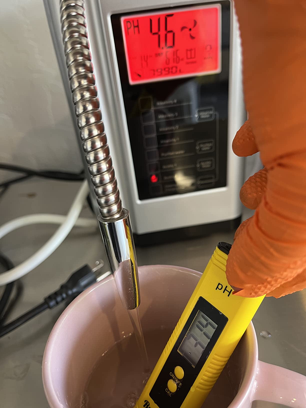 Alkaline Water Ionizer Machine 729, Built-in a Filter, Produces pH 4-10.5 Water, 7 Water Settings, Up to -570mV ORP, 8000L Per Filter, Silver customer photo 1