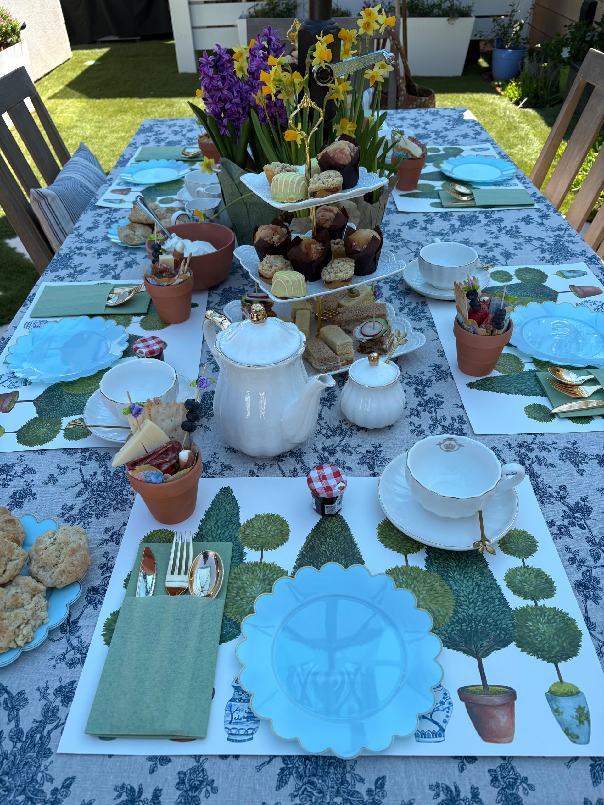 Amazingware Royal Tea Cups and Saucers, with Gold Trim and Gift Box, British Coffee Cups, Porcelain Tea Set, Set of 6 (8 oz)- Pink customer photo 2
