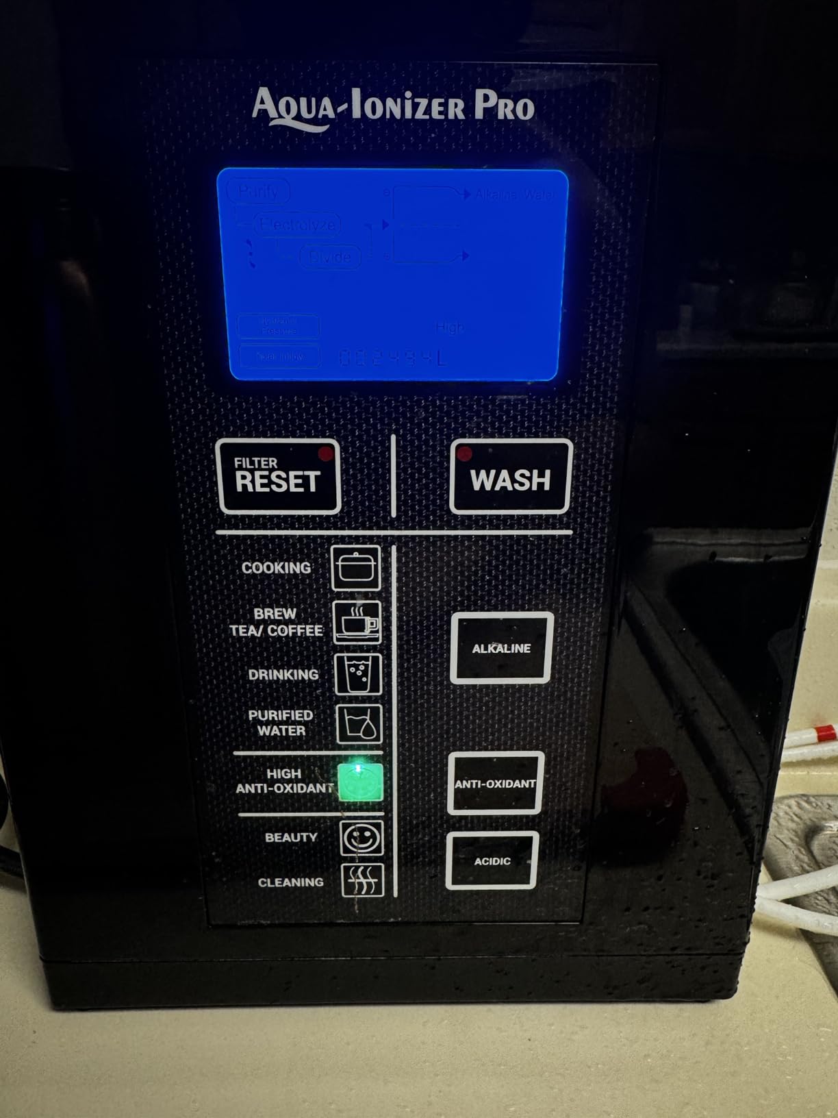 Aqua Ionizer Deluxe 9.5 Anti-Oxidant Boost Water Ionizer | Produces pH 3.0-11.5 Alkaline Water Filtration System | Up to -880mV ORP | 4000 Liters Per Filter | 7 Water Settings customer photo 1