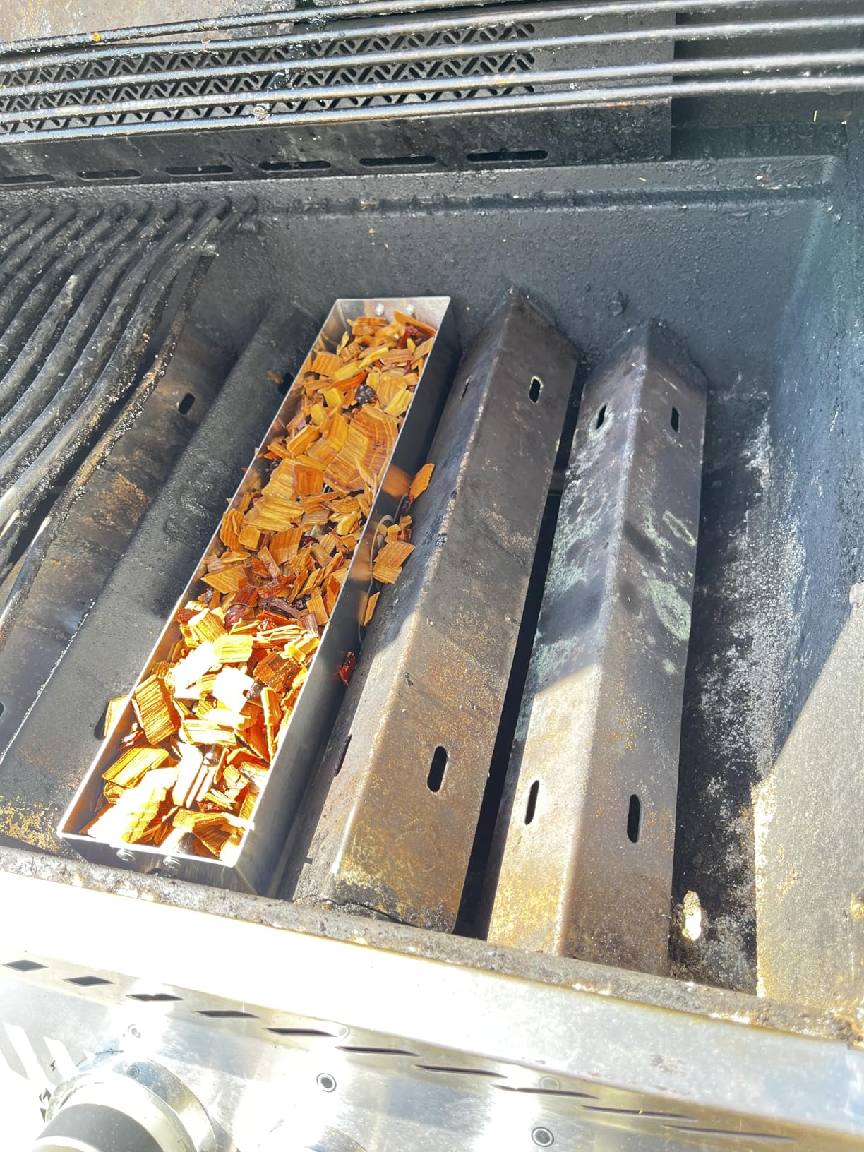 Napoleon Stainless Steel Smoker Box 67013 Add Smoky Flavor to BBQ, Easily Turn Gas Grill Into Smoker, Add Wood Chips or Chunks to Smoke Food on Barbecue 16.25 x 2.54 x 3.5 customer photo 1