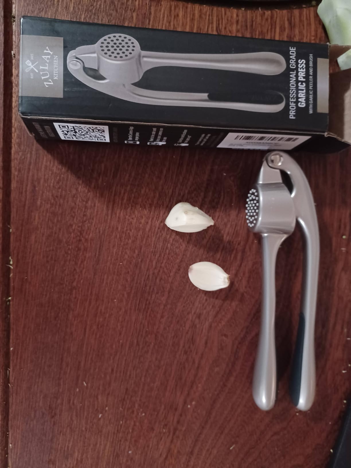 Zulay Kitchen Premium Garlic Press Set - Rust Proof Professional Garlic Mincer Tool - Easy-Squeeze, Easy-Clean with Soft, Ergonomic Handle - Silicone Garlic Peeler & Brush (Silver) customer photo 2