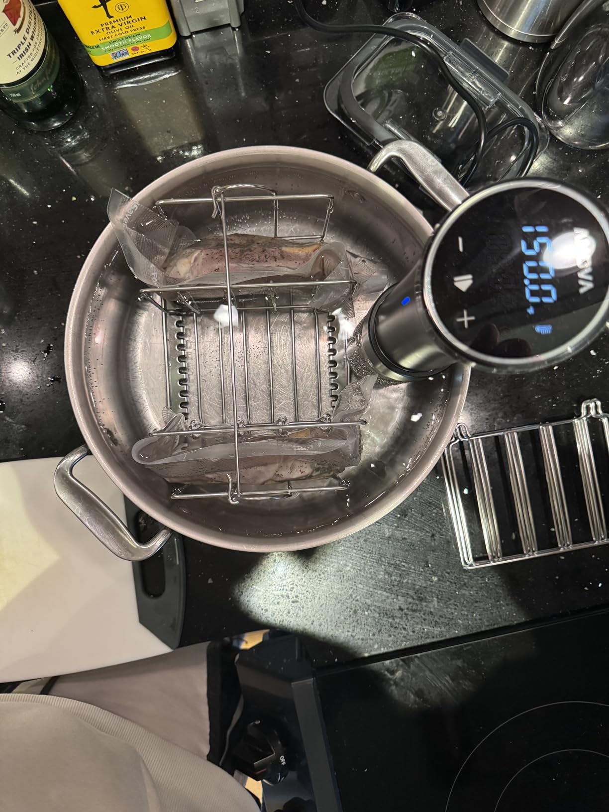 EVERIE Weighted Sous Vide Rack Divider, Improved Vertical Mount Stops Wobbling, 5 Detachable Stainless Steel Dividers and 2 Built-in Holder Dividers customer photo 1