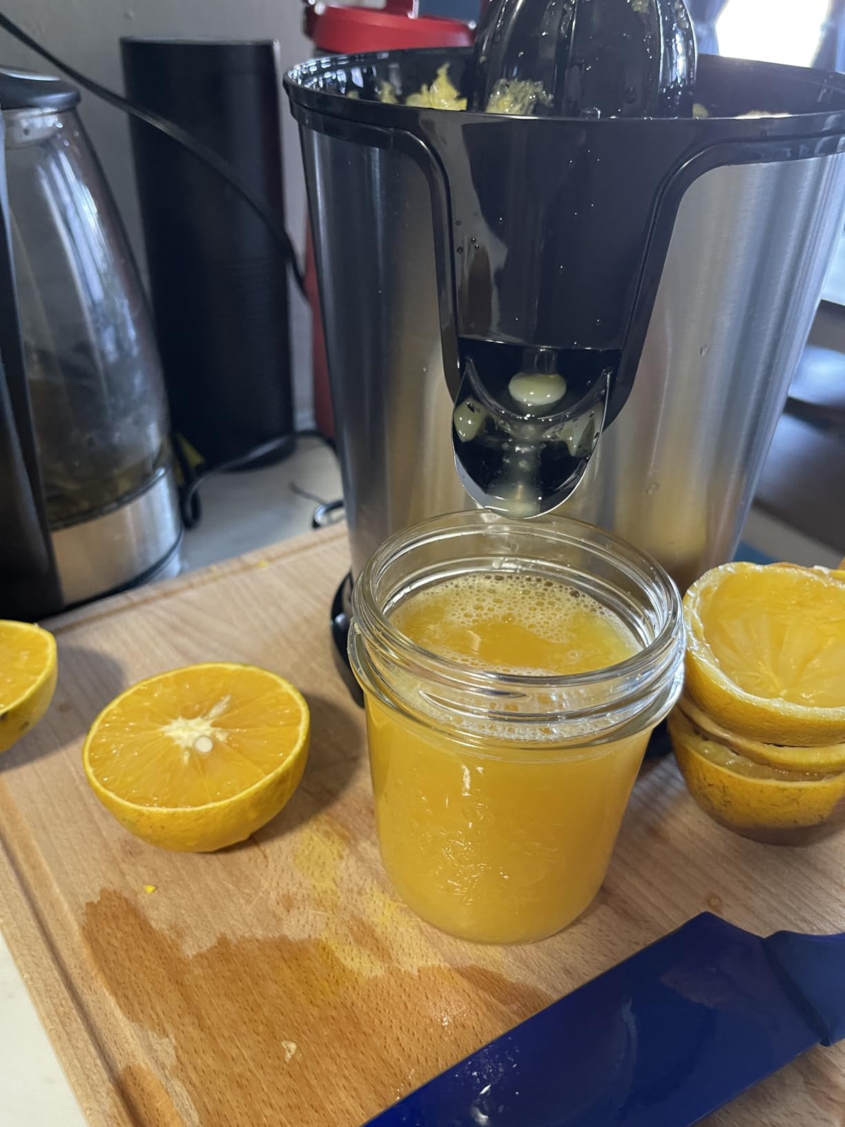 Homeleader Electric Citrus Juicer, Lemon Squeezer with Stainless Steel, Orange Squeezer with Two Cones, Powerful Motor for Grapefruits, Orange and Lemon, Black customer photo 1