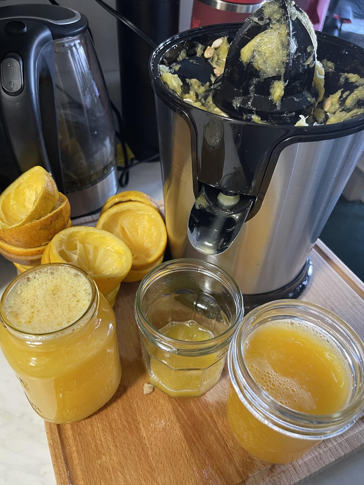 Homeleader Electric Citrus Juicer, Lemon Squeezer with Stainless Steel, Orange Squeezer with Two Cones, Powerful Motor for Grapefruits, Orange and Lemon, Black customer photo 2