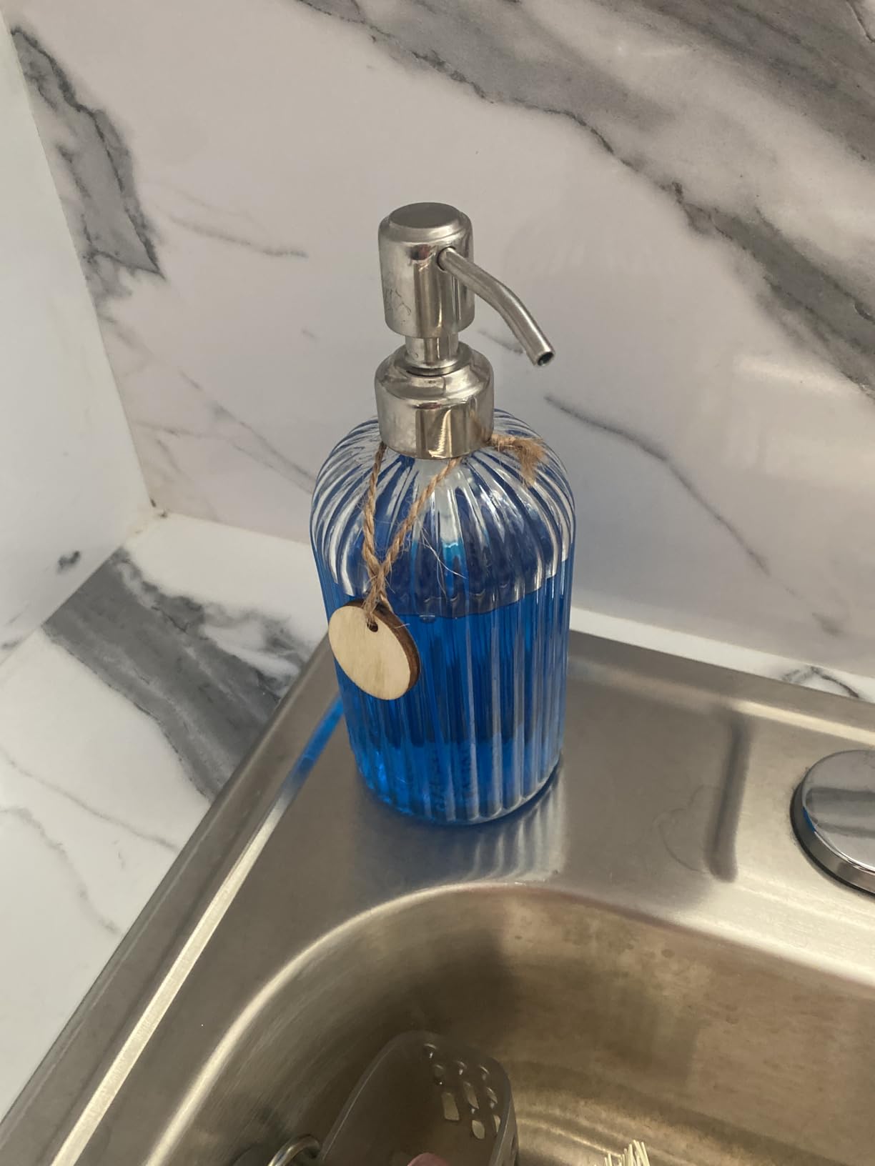 JASAI 18 Oz Clear Glass Soap Dispenser with Rust Proof Stainless Steel Pump, Refillable Liquid Hand soap Dispenser for Bathroom, Premium Kitchen Soap Dispenser (Clear) customer photo 2