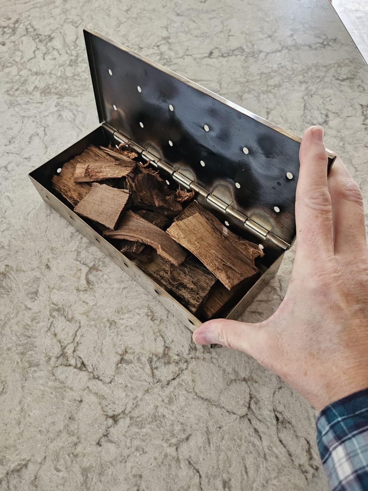 Kaluns Universal Stainless Steel Smoker Box, Gas or Charcoal Grill Smoke Box, Works with Wood Chips, add Delicious Smoked Flavor, Hinged Lid,Warp Free Grill Accessories customer photo 1