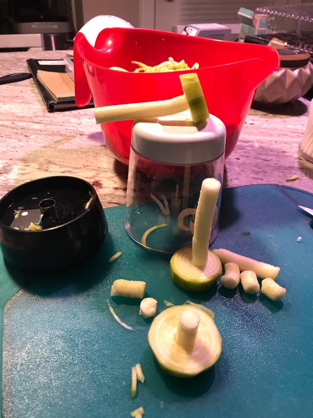 Fullstar Vegetable Spiralizer and Slicer - Zucchini Spiralizer Noodle Maker with Sharp Stainless Steel Blades, Spiralizer for Veggie Noodles, Cucumber Veggie Vegetable Zoodler, Kitchen Gadget (4 in 1) customer photo 2